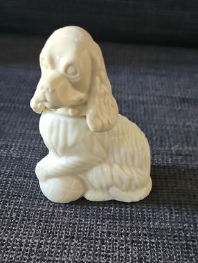 Vintage Avon Lady Spaniel Figurine with full bottle of Roses Roses cologne